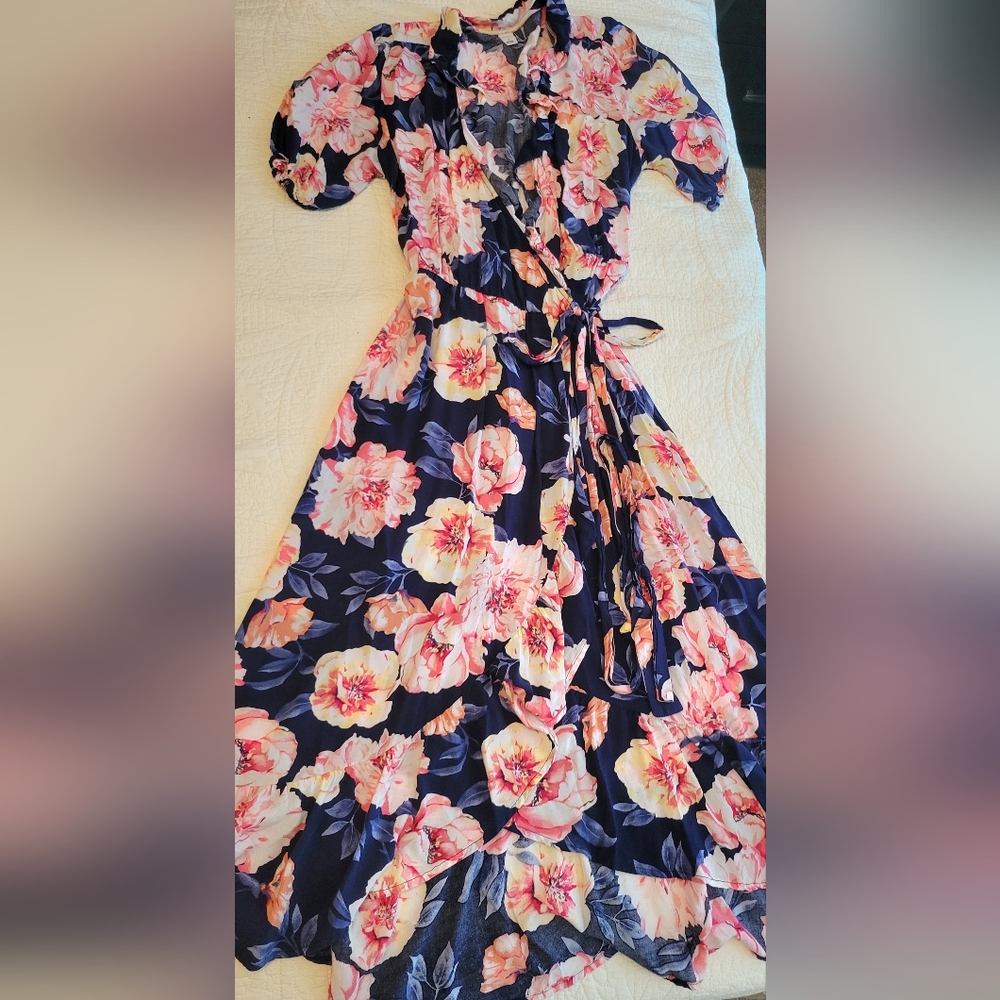Old Navy Ruffled Midi Wrap Dress - Picture 2 of 11